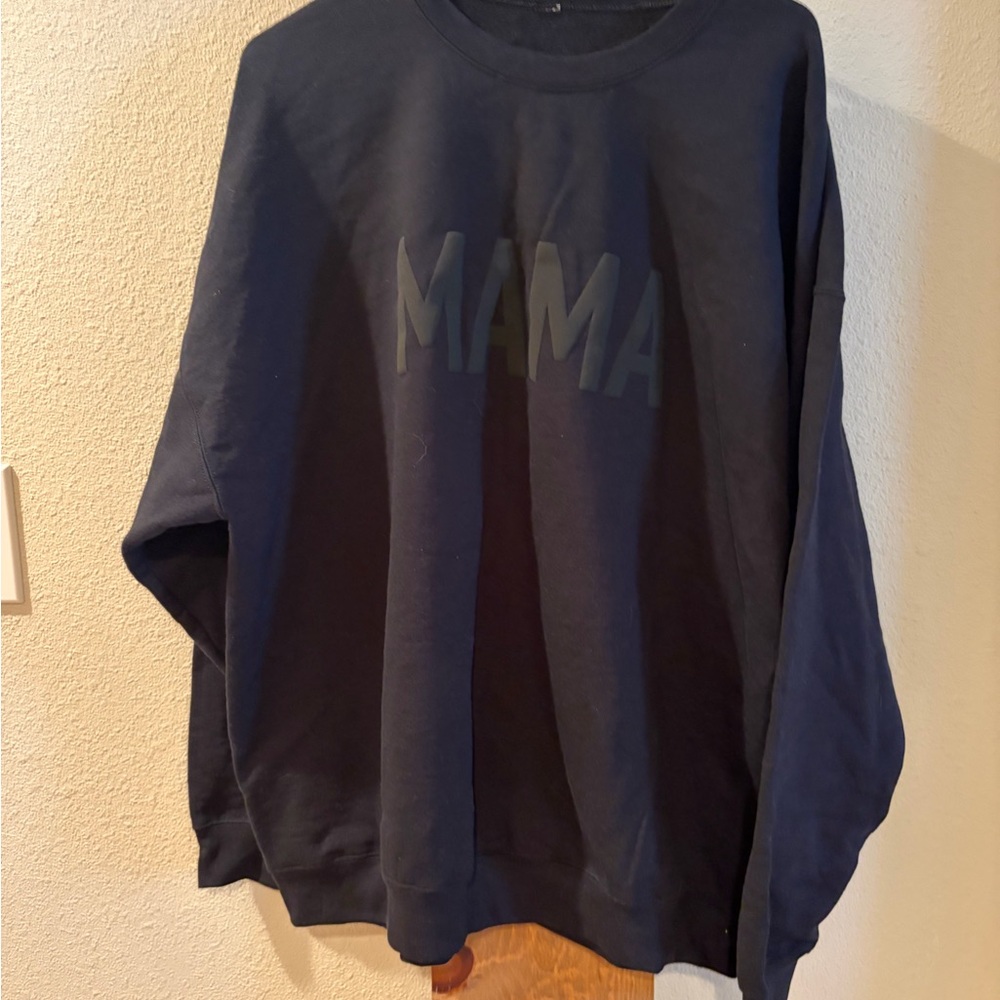 Black 'MAMA' Sweatshirt
